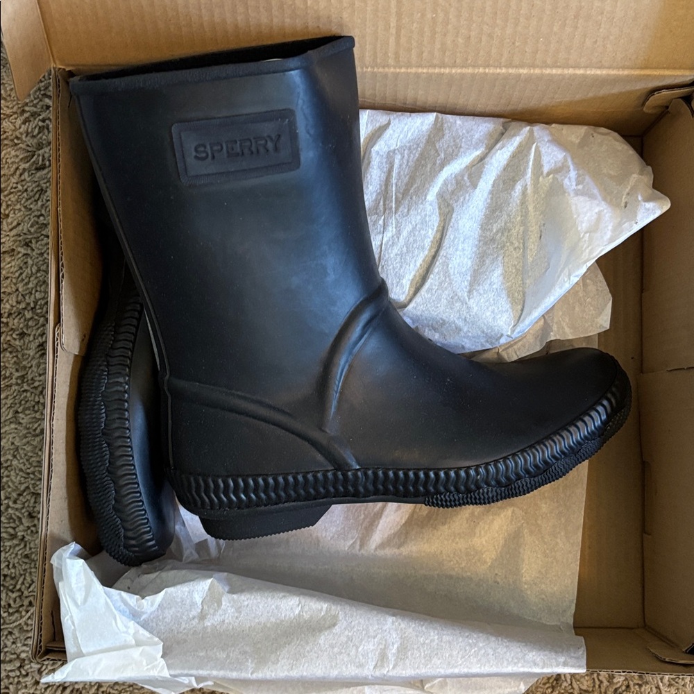 Sperry Saltwater boots new in box, black, size 9